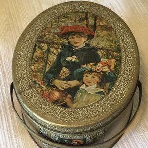 Vintage artiste tin basket